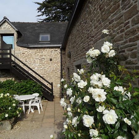 Bed and Breakfast Les Pieds Dans L'Herbe Rosporden Exterior foto