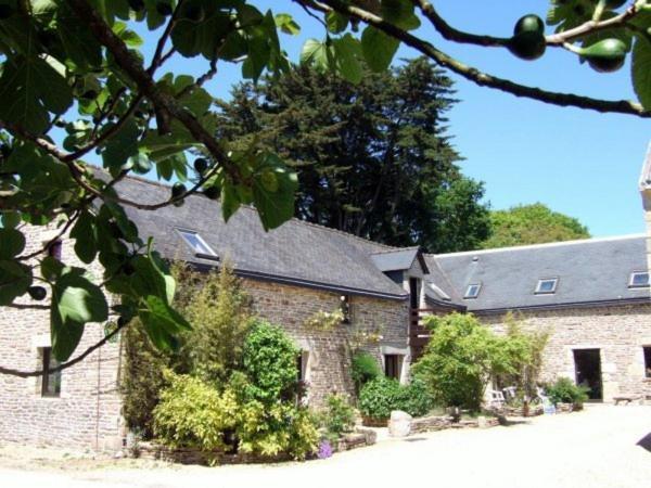 Bed and Breakfast Les Pieds Dans L'Herbe Rosporden Exterior foto